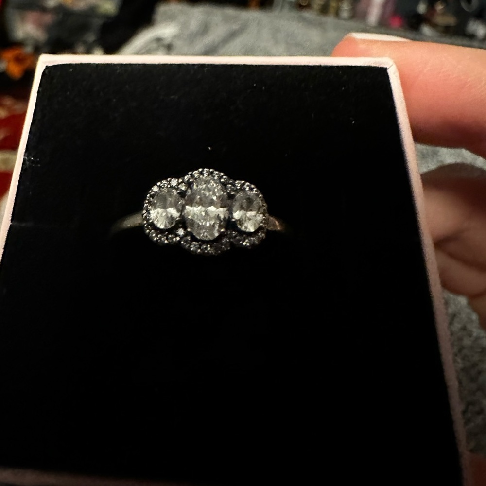 Pandora 3 stone ring